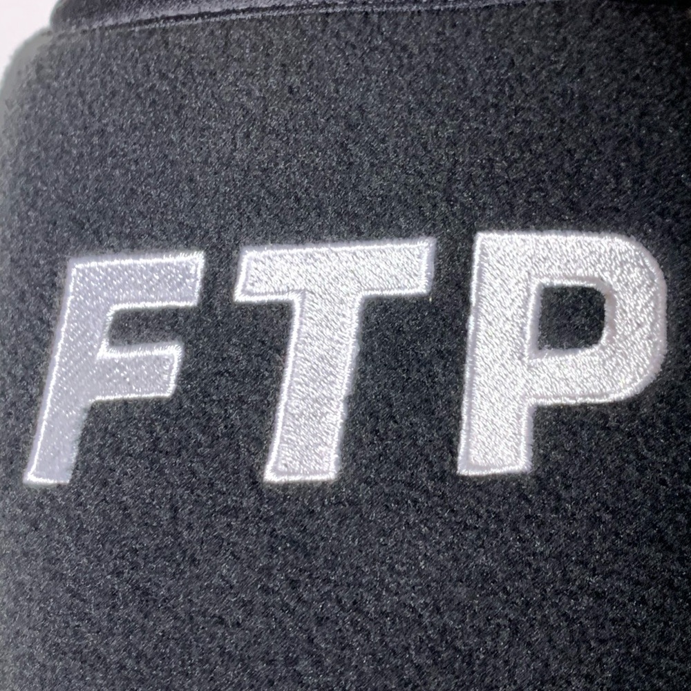 ❌SOLD❌ FTP Black logo house Slippers - Picture 4 of 7